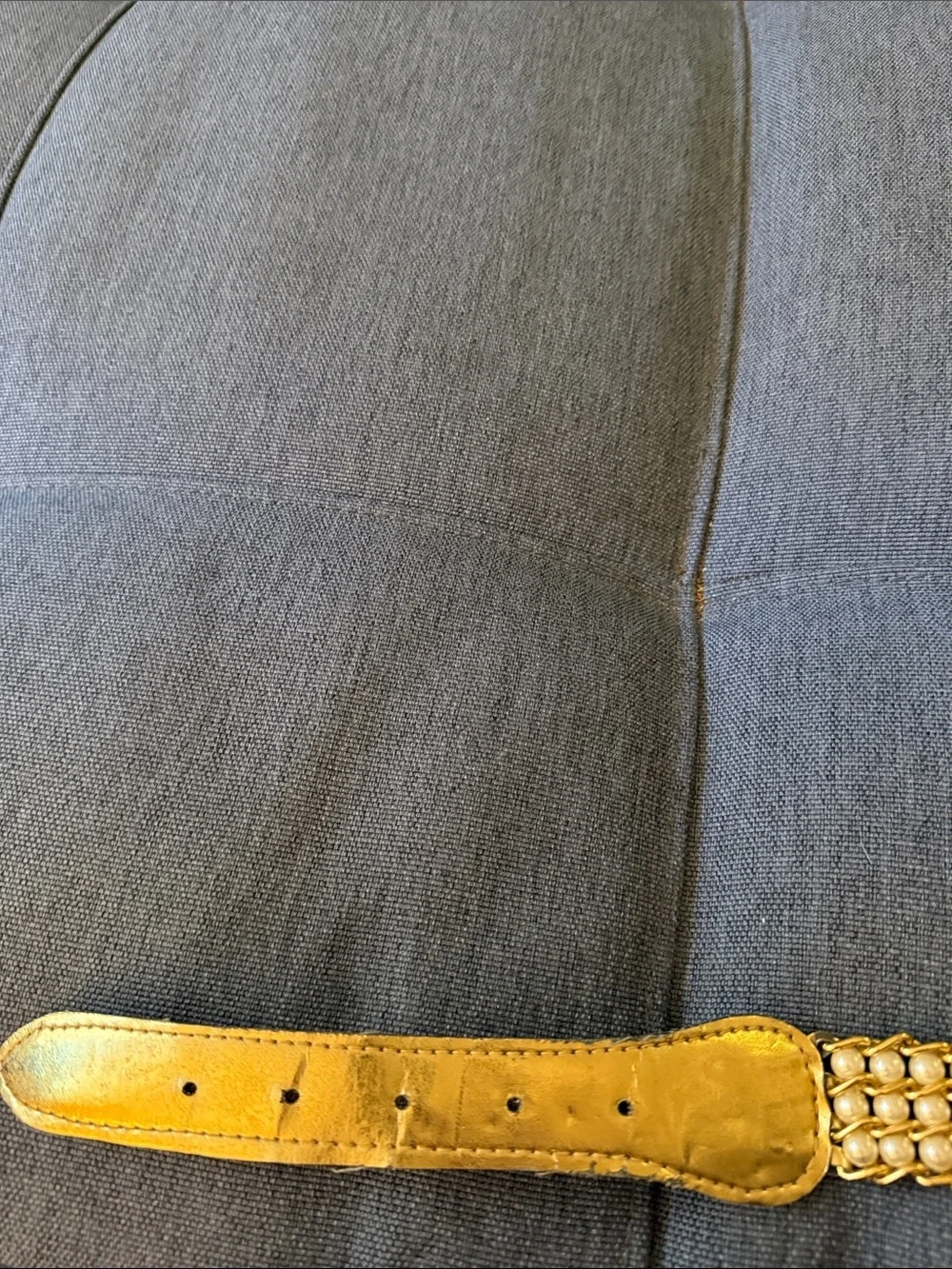 Vintage Belt in Metallic Gold with Faux Pearls. Size M/L. Circa 80’s.